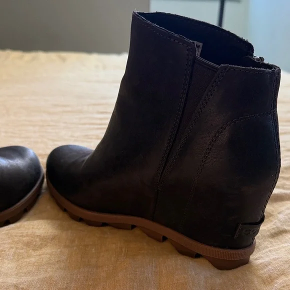 Joan of Arctic Wedge II zip up boots - Picture 10 of 17